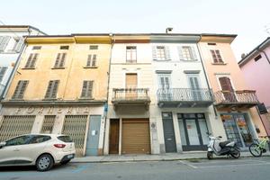 INTERA PALAZZINA IN CENTRO STORICO!