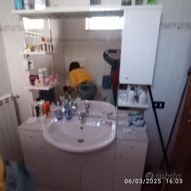 Cucine completa dì elettrodomestici con lavatrSala