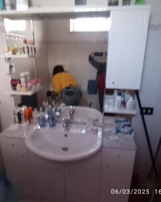 Cucine completa dì elettrodomestici con lavatrSala