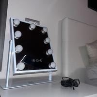 Specchio con luci touch.