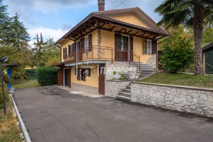 Casa indipendente con ampio giardino a Toano