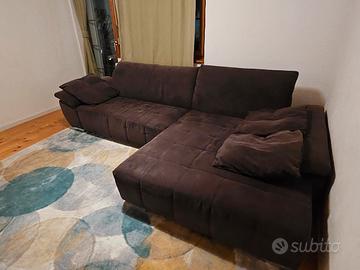 Comodo e grande divano angolare color talpa/marron