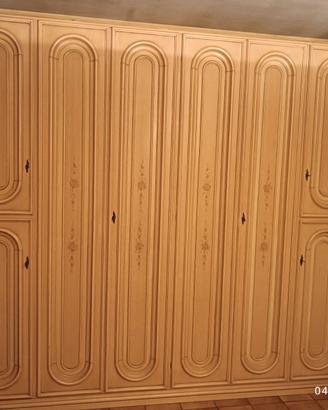 elegante armadio legno 4 ante lunghe e 4 mezze.