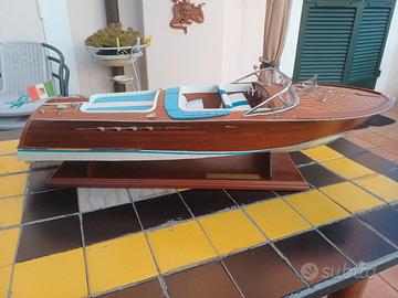 modellino motoscafo Riva Aquarama