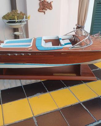 modellino motoscafo Riva Aquarama