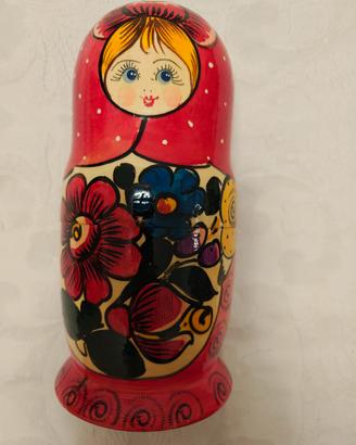 Matrioska decorativa dipinta a mano
