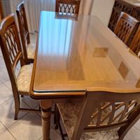 Tavolo in noce allungabile con vetro e sedie