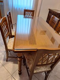 Tavolo in noce allungabile con vetro e sedie