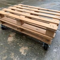 Tavolino con ruote fatto con 2 pallet in legno