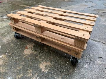 Tavolino con ruote fatto con 2 pallet in legno