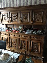 Credenza-tavolo-sedie stile rinascimento