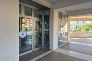 Locale commerciale 60 metri con magazzino