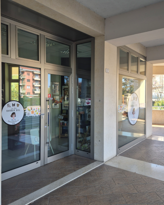 Locale commerciale 60 metri con magazzino