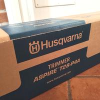 Nuovo decespugliatore a batteria Husqvarna T28-P4A