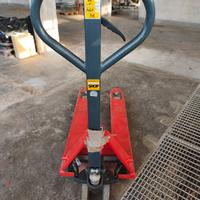 transpallet con bilancia digitale 