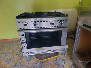 Cucina Industriale e Cappa Aspirante