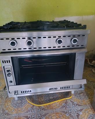 Cucina Industriale e Cappa Aspirante