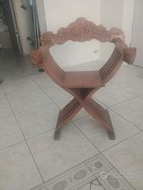 sedia con testa di leoni
