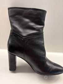 Stivaletto, pelle nero, tacco comodo, altezza 10 c