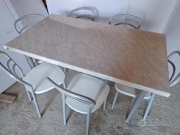 Tavolo sei posti bianco effetto marmo con sedie 