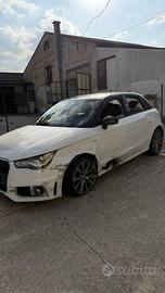 Audi A1 Sportback S line 1.6 TD incidentata