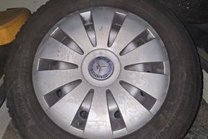 4 gomme termiche con cerchi e copricerchi