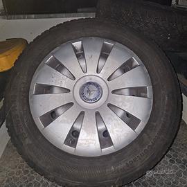 4 gomme termiche con cerchi e copricerchi