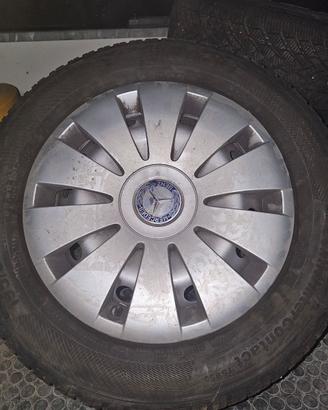 4 gomme termiche con cerchi e copricerchi