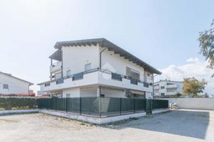 3 LOCALI A ROSETO DEGLI ABRUZZI