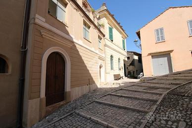 3 LOCALI A ROCCANTICA