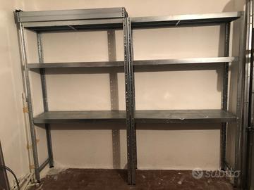 Due scaffali metallo per box