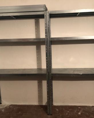 Due scaffali metallo per box