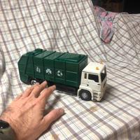 Camion spazzatura giocattolo