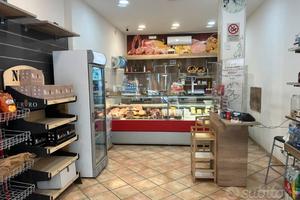 Attività dí Salumeria Panineria e Mini market