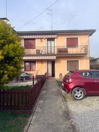 Affiitto stanza matrimoniale e bagno casa a schier