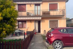 Affiitto stanza matrimoniale e bagno casa a schier