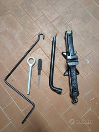 cric a pantografo per auto + chiave da 19  
