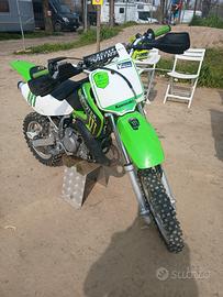 moto da cross kx 65.