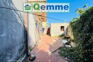 BIFAMILIARE AL PIANO TERRA CON SPAZI ESTERNI