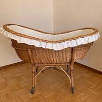 Culla in vimini con ruote. Removibile e mobile
