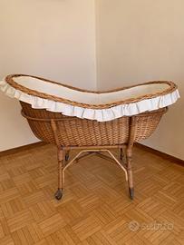 Culla in vimini con ruote. Removibile e mobile