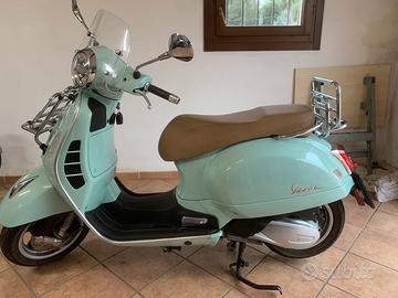Vespa 300 gts color tiffany