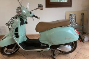 Vespa 300 gts color tiffany