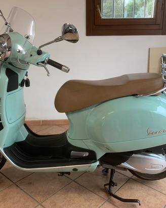 Vespa 300 gts color tiffany