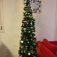 Albero di Natale slim con luci e decorazioni