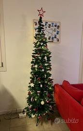 Albero di Natale slim con luci e decorazioni