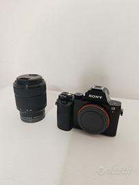 Sony A7R con obiettivo