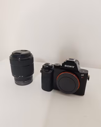 Sony A7R con obiettivo