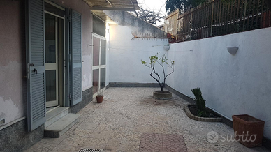 Pozzuoli bilocale indipendente con giardino