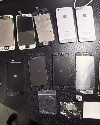 Stock display iPhone 5/5s/6 + scocche e ricambi